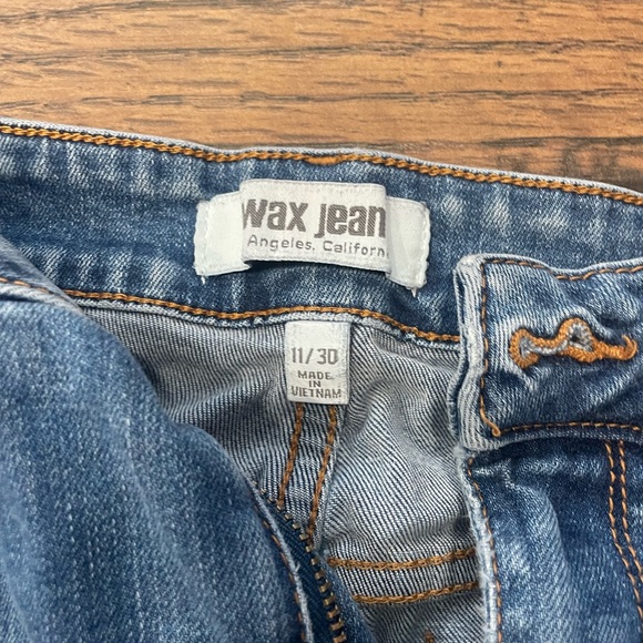 Cute skinny jeans. Brand: Wax Jean, Size: 11/33. Does have one patch ripped. - Picture 3 of 3